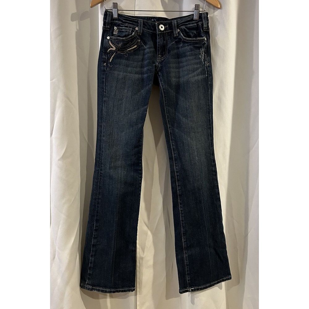 Miss Me Women's Embroidered Jeans Size 27‎